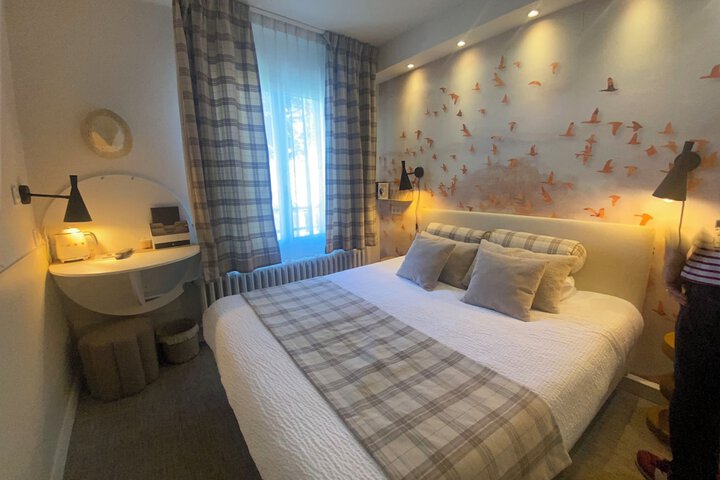 Room 28 of 65