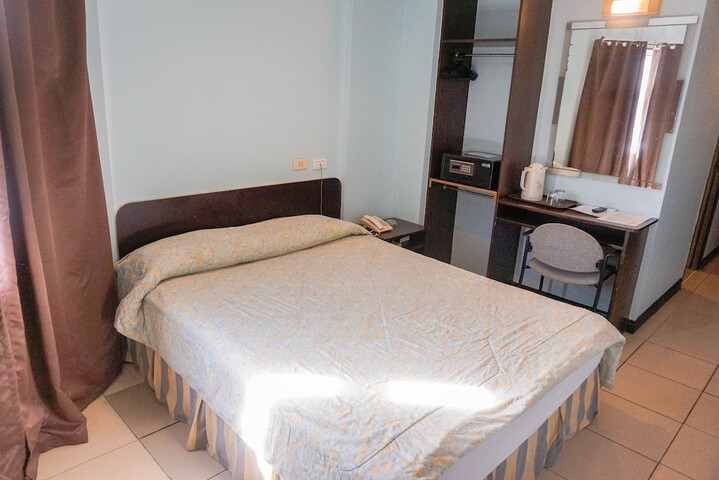 Room 8 of 37
