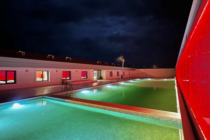 Pool 51 of 72