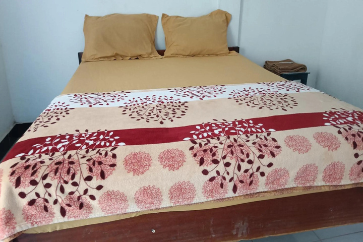 Room 6 of 13
