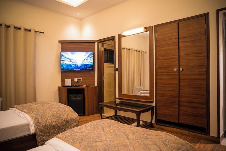 Room 3 of 10