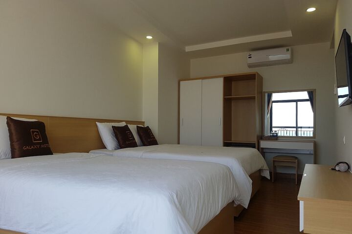 Room 15 of 33