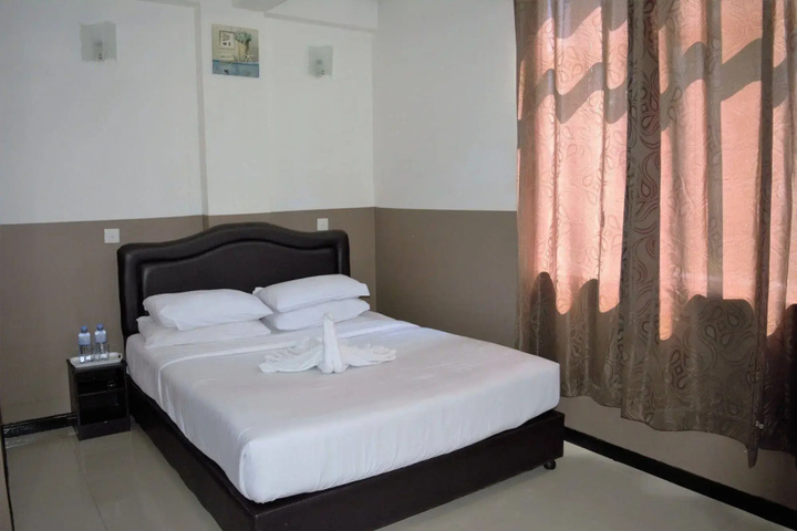 Room 4 of 14