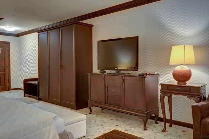 Room 42 of 85