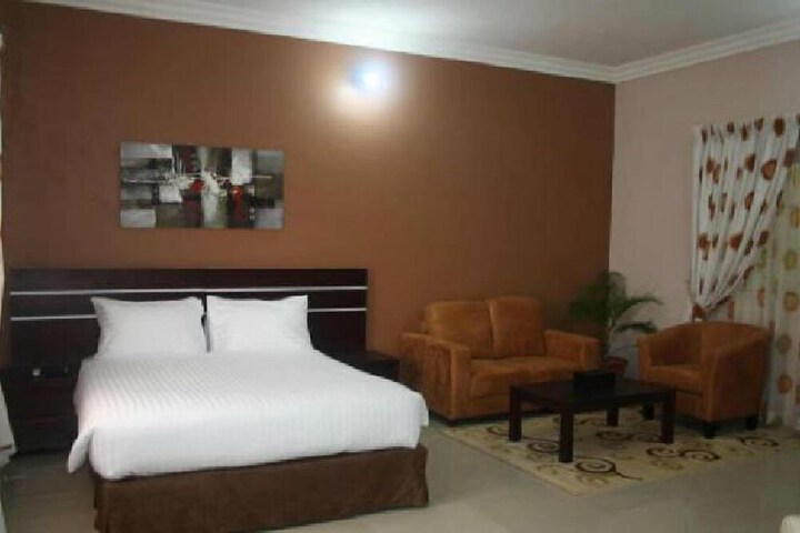 Room 7 of 28