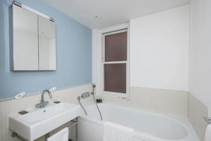 Room 7 of 32