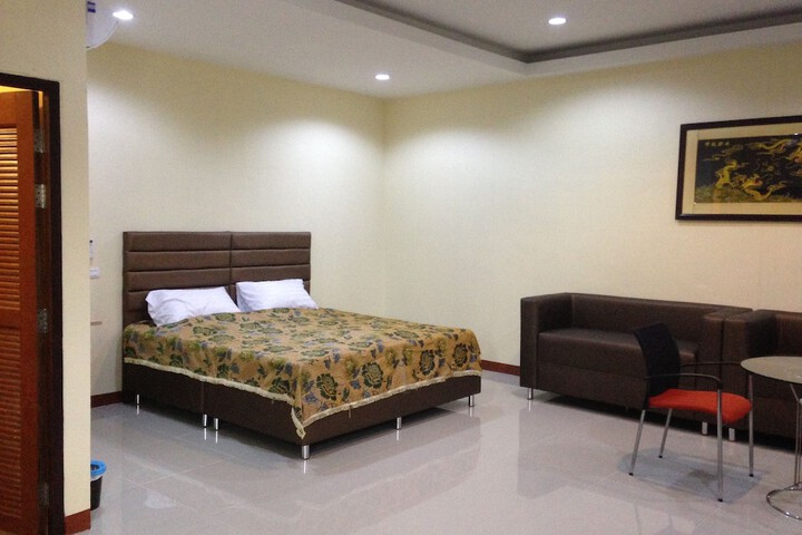 Room 7 of 34