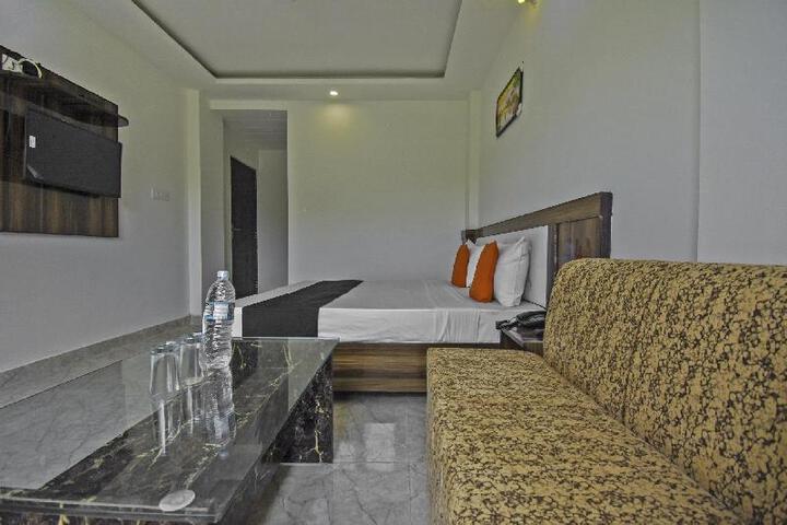 Capital O75964 The Royel Center Hotel