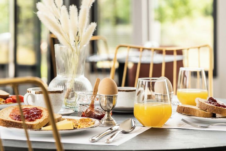 Breakfast/Coffee Service 74 of 110