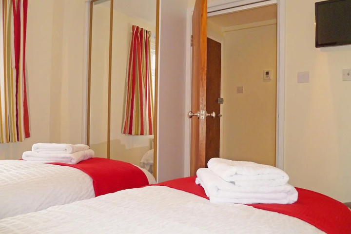 Room 3 of 16