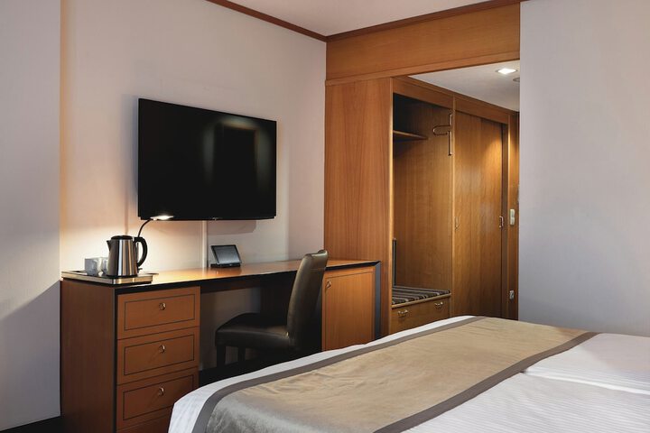 Room 6 of 78