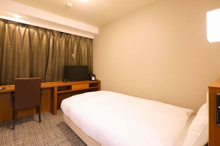 Room 16 of 86