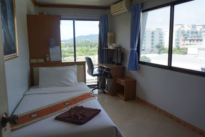 Room 10 of 46