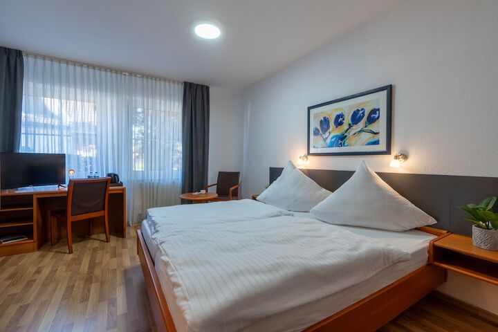 Room 4 of 15