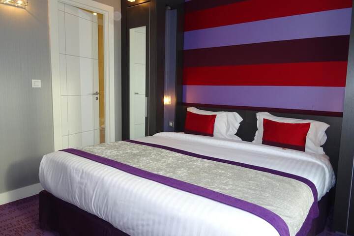 Room 9 of 30