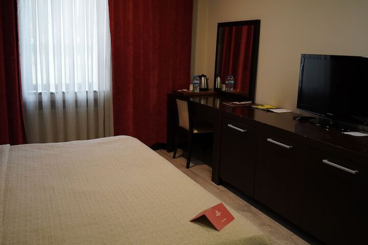 Room 16 of 48