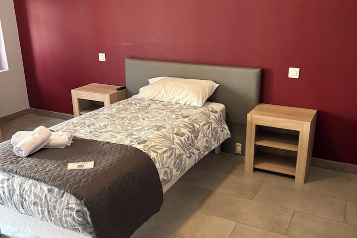 Room 5 of 17