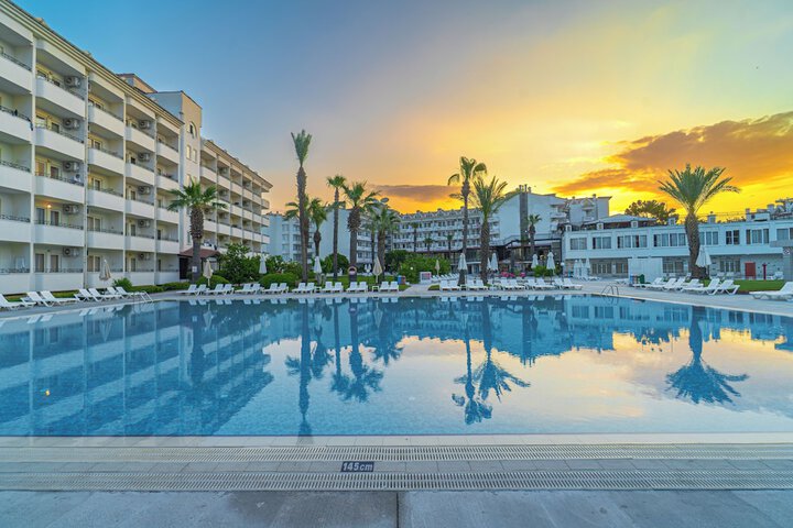 Hotel with Pool