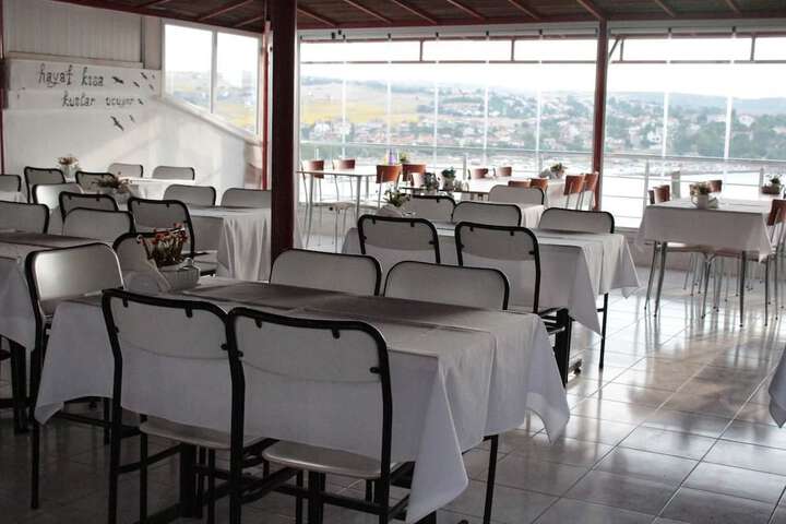 Dining 9 of 14