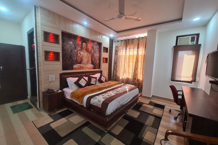 Room 32 of 45