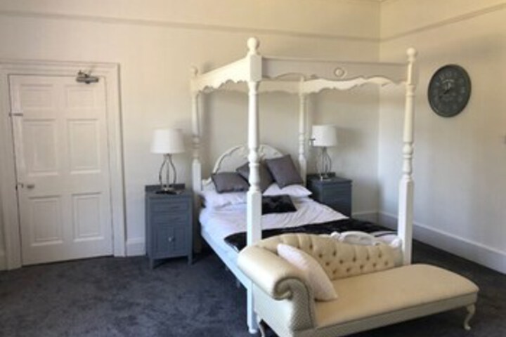 Room 31 of 34