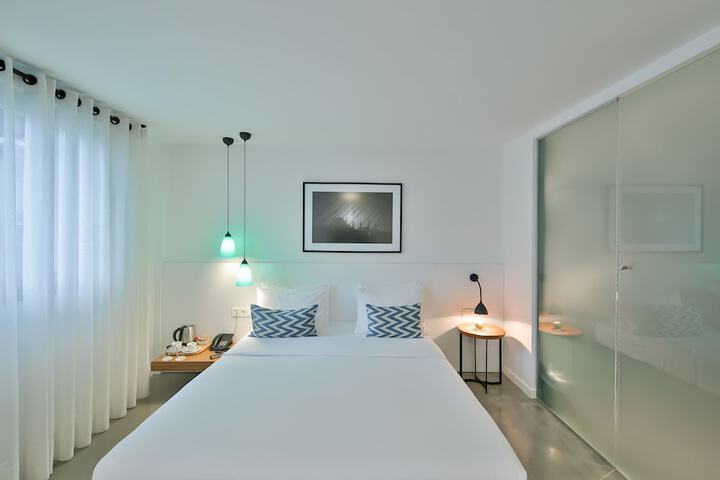 Room 15 of 44