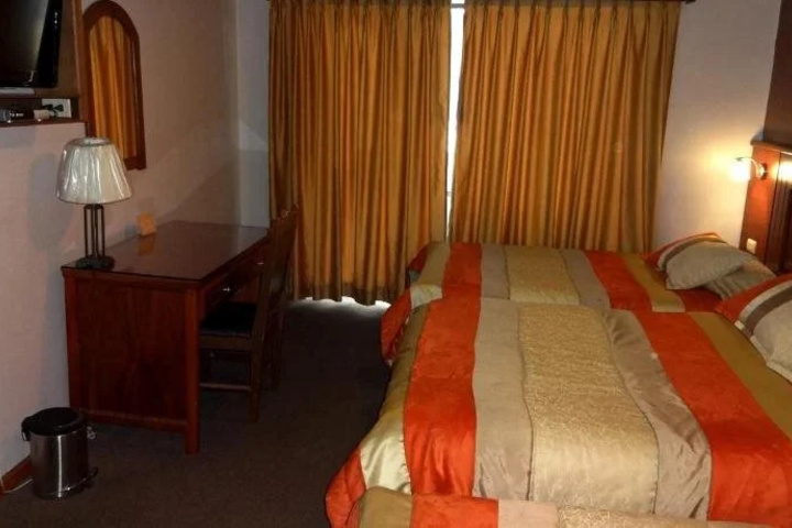 Room 4 of 13