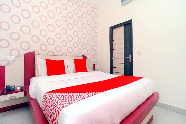 Room 9 of 25