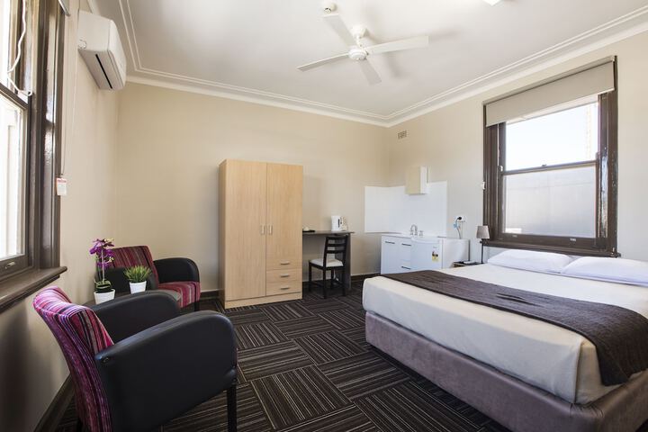 Room 6 of 32
