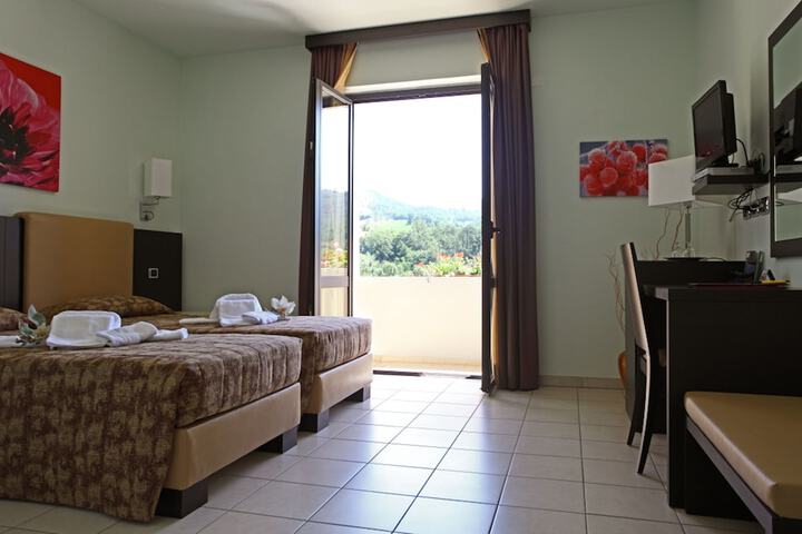 Room 7 of 48