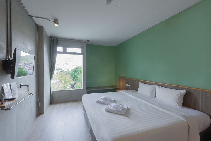 Room 10 of 34