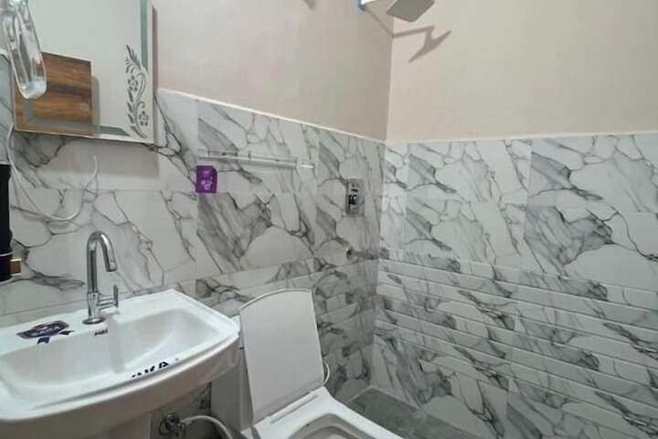 Room 15 of 18