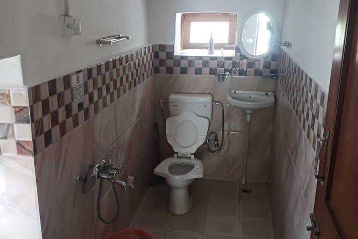 Room 18 of 33