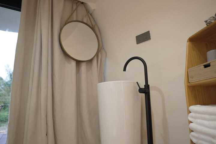 Room 72 of 95