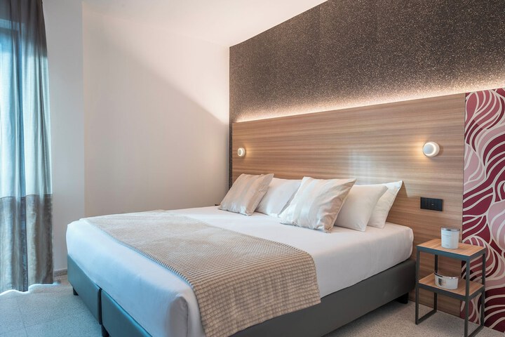 Room 28 of 60