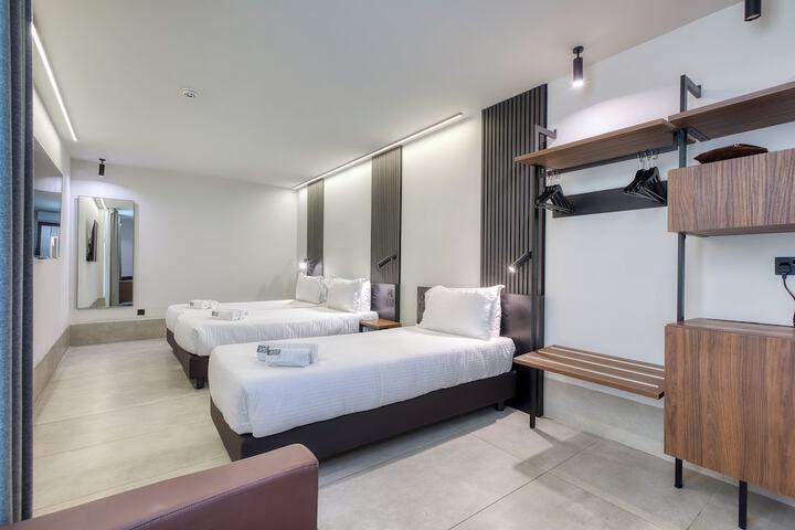 Room 40 of 150