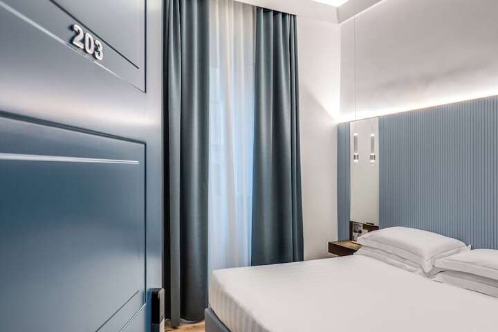 Room 37 of 94