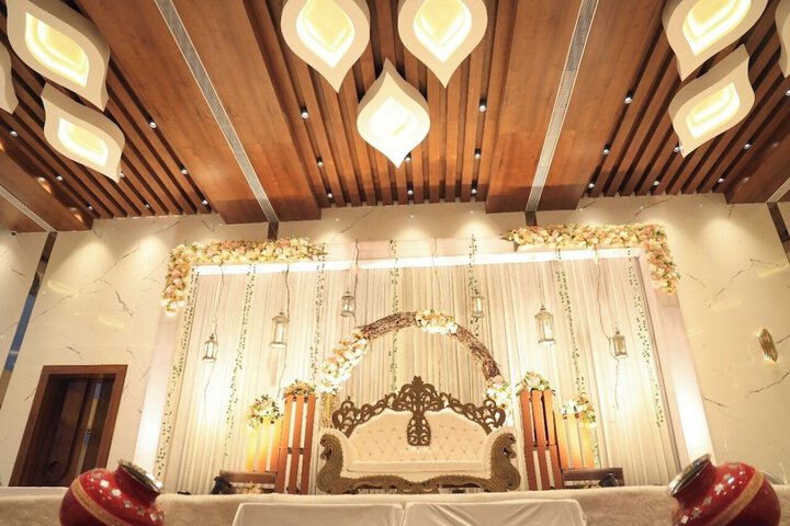 Ballroom/Hall 18 of 47