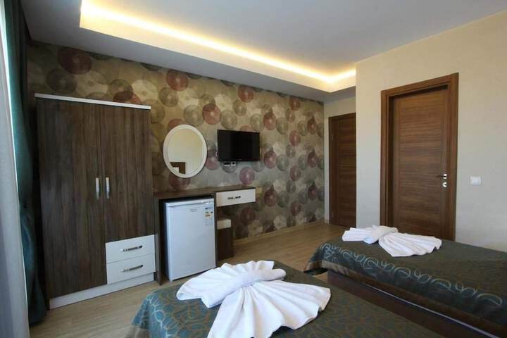 Room 6 of 32