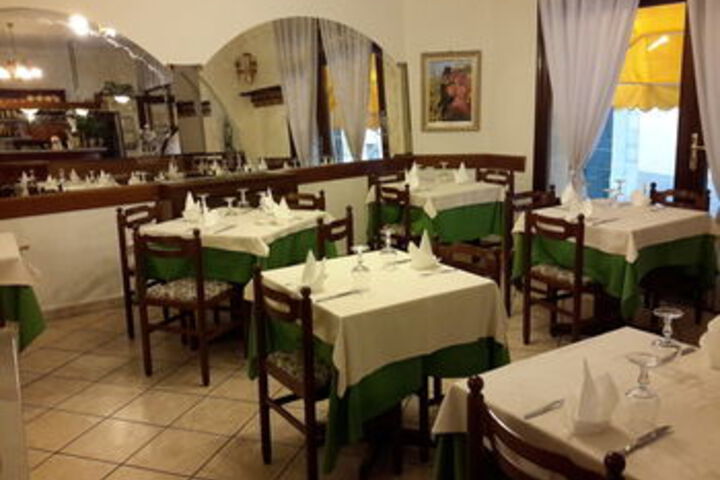 Dining 59 of 62