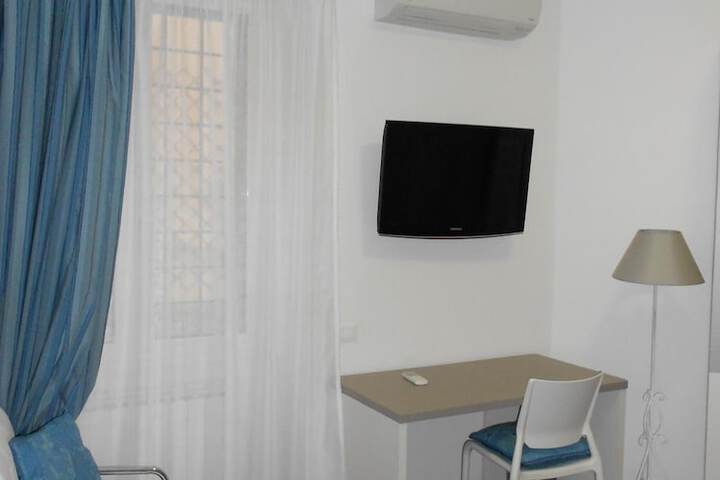 Room 14 of 37