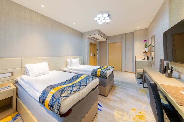 Room 9 of 27