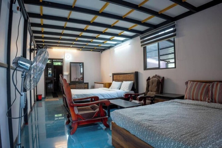 Room 7 of 10