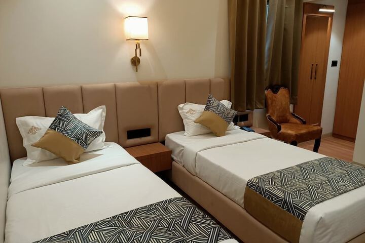 Room 10 of 30