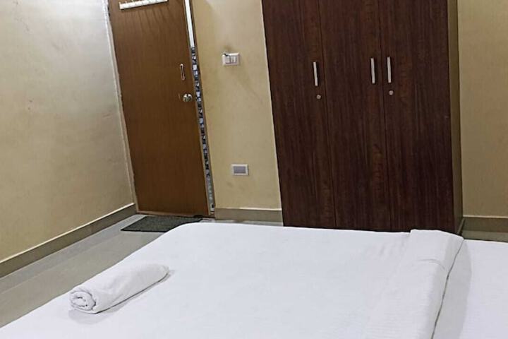 Room 9 of 23