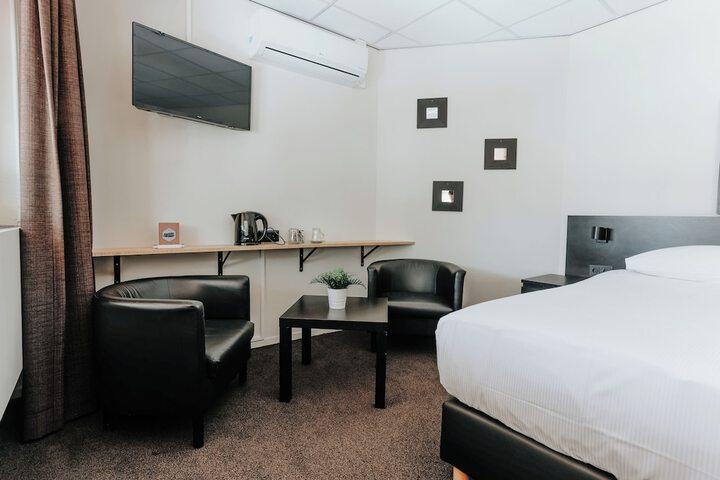 Room 5 of 67