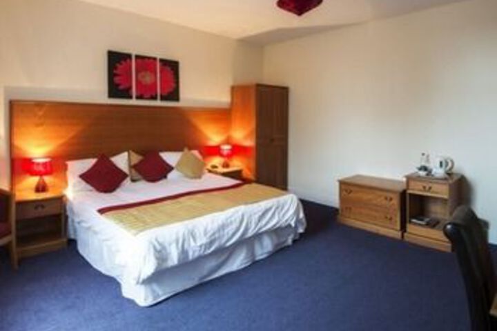 Room 10 of 16