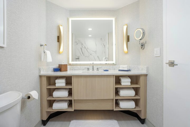 Room 44 of 102