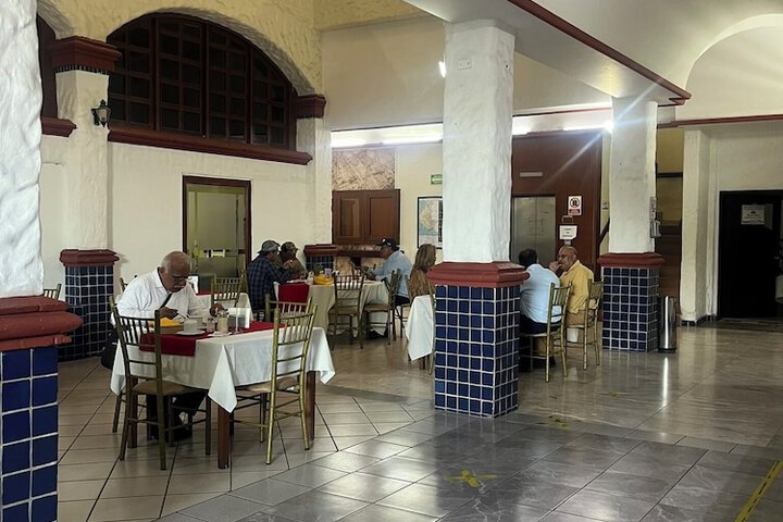 Dining 32 of 70