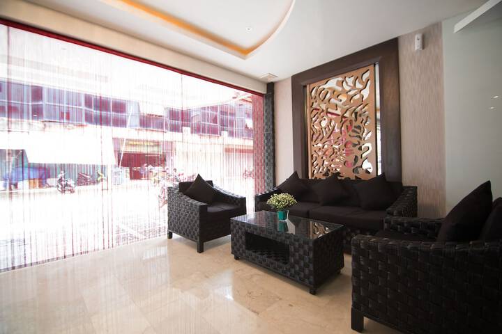 Entrance & Lobby